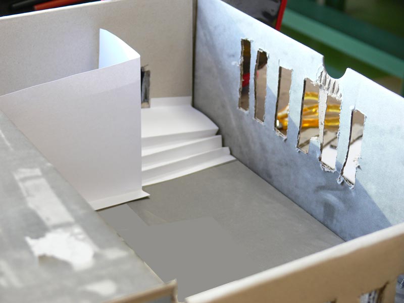 Modell des Mensaraumes, gebaut von Kindern der Klassenstufe 5 im Projekt